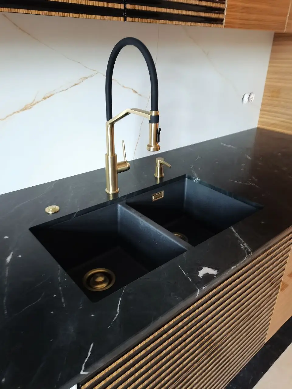 Смеситель для кухни Omoikiri Makkari 2 Plus-SB - светлое золото